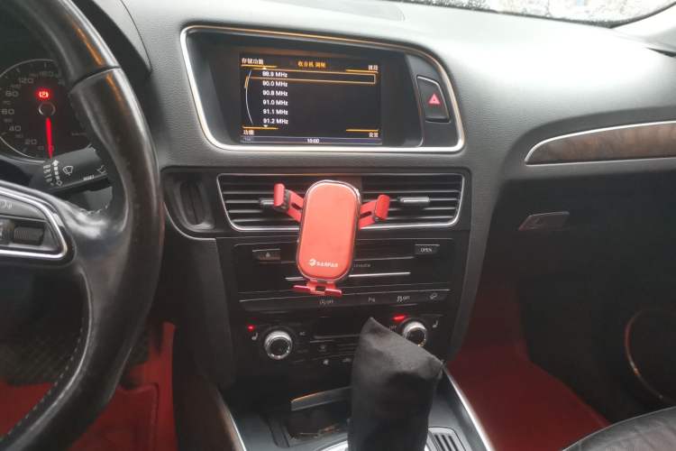 Used Audi Q5 2013 40 TFSI Comfort Edition Audio And AC Panel