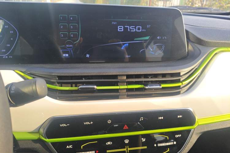 Used CHANGAN OSHAN Benni E-Star 2022 Qingxin Edition Colorful Model Lithium Iron Phosphate Audio And AC Panel