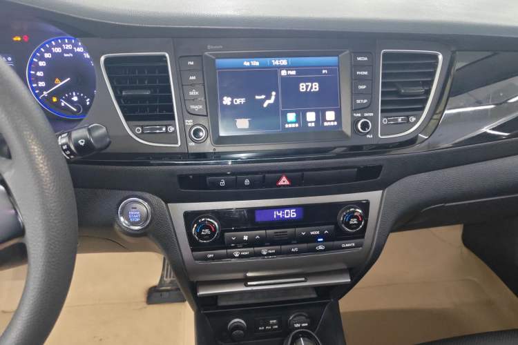 Used Hyundai Mistra 2016 1.8L Automatic Smart GLS Audio And AC Panel