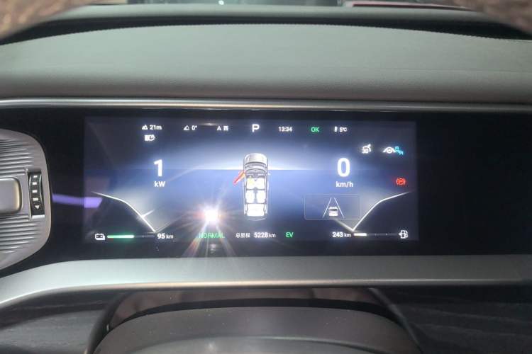 Used Denza D9 2024 DM-i 980 Four-Wheel Drive Prestige Model
