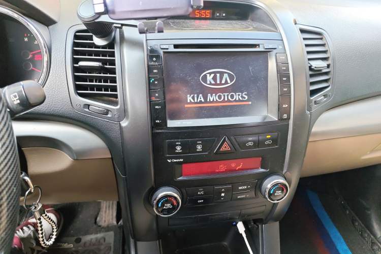Used Kia Sorento 2012 2.4L Gasoline Comfort Edition Audio And AC Panel