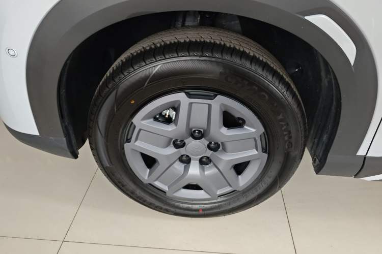 Used BYD Yuan UP 2025 Intelligent Driving Version 401 KM Dynamic Edition Left Front Wheel Hub