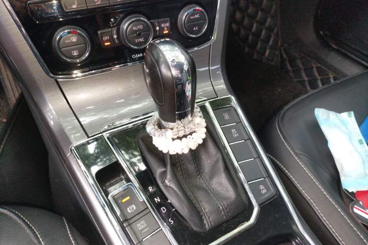 Used Volkswagen Passat 2016 330TSI DSG Luxury Edition Gear Lever