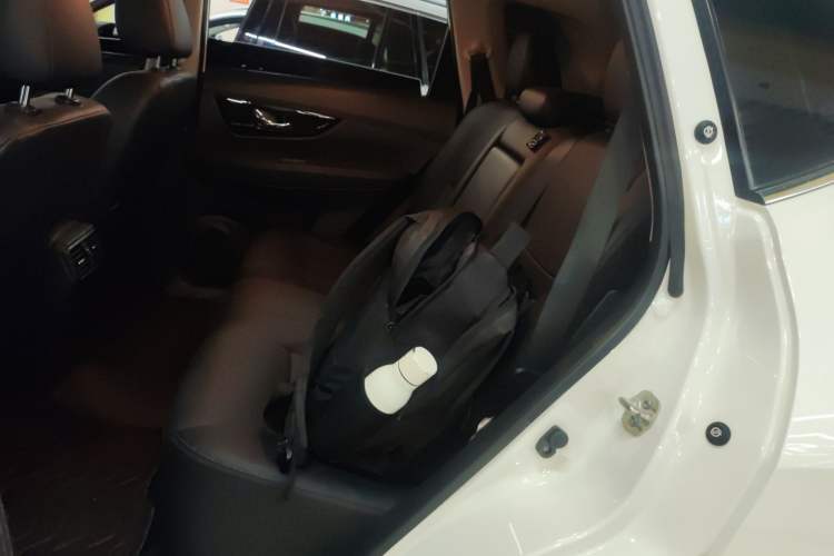 Used Nissan X-Trail 2023 Classic 2.0L Two-Wheel Drive Smart Connect Premium Edition
