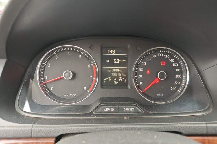 Used Volkswagen Lavida 2013 1.4TSI Manual Comfort Edition Instrument Cluster