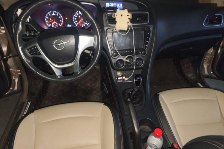 Used Haima Fumei 2015 1.6L Manual YueShang Model Center Console
