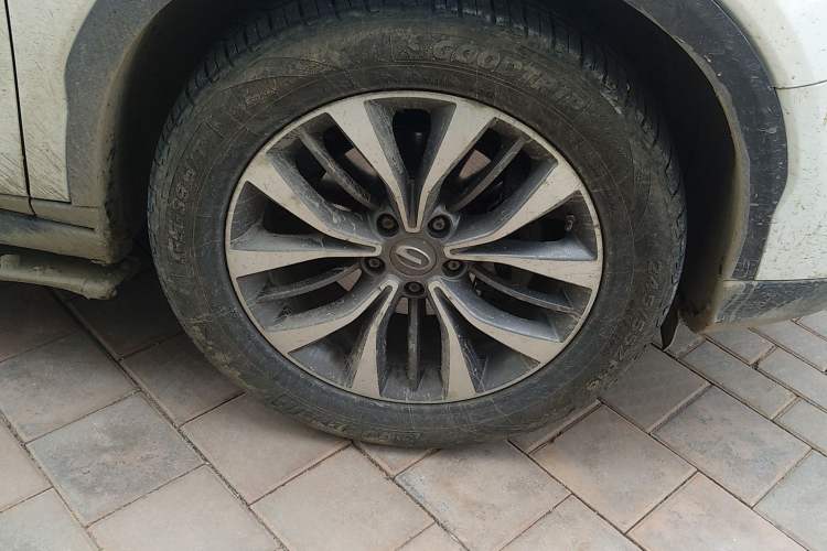 Used GAC Trumpchi GS8 2019 390T Two-Wheel Drive Luxury Smart Connectivity Version (7 Seats) Right Front Wheel Hub