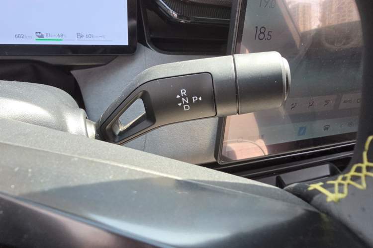 Used Lynk & Co 08 EM-P 2025 120km Long-Range Pro Gear Lever