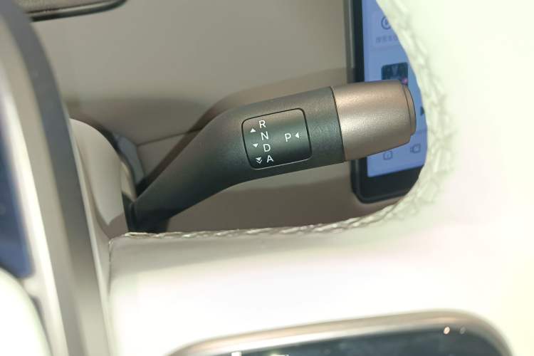 Used Li Auto i6 2025 Model Two-Wheel-Drive Standard Type Gear Lever