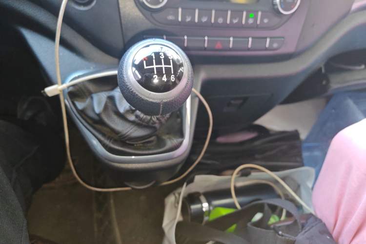 Used Foton Toano 2024 Joy Elephant Multi-Function Model Cummins 2.8T Manual Long Wheelbase Ultra-High Roof with Rear Dual Tires and 7 Seating Capacity Gear Lever