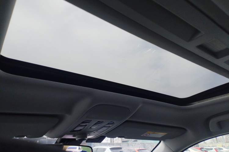 Used Haval H2 2017 Red-Label 1.5T Manual Two-Wheel-Drive Elite Model Headliner