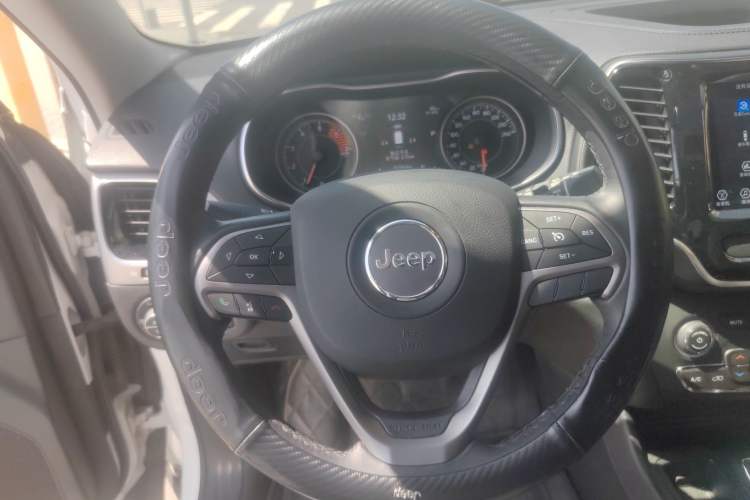 Used Jeep Cherokee 2020 2.0T Two-Wheel Drive Leading Edition Steering Wheel