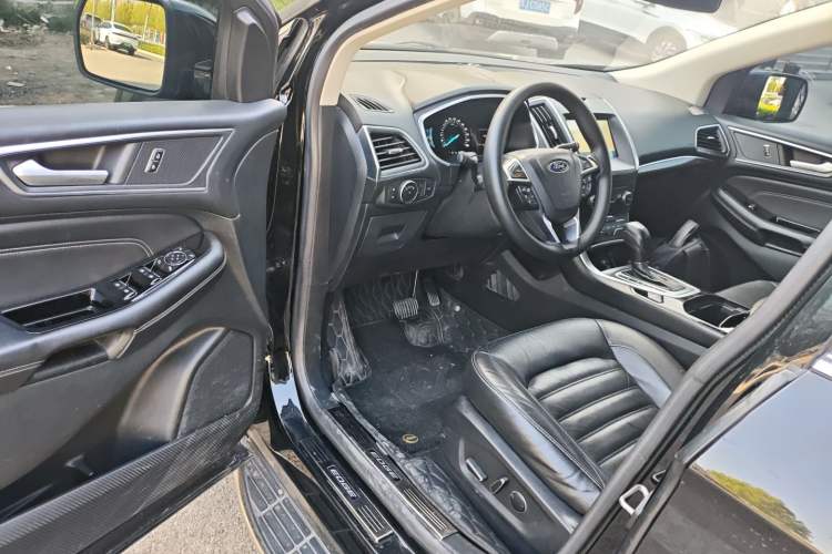 Used Ford Edge 2016 EcoBoost 245 Two-Wheel-Drive Titanium 7-Seater Driver Seat