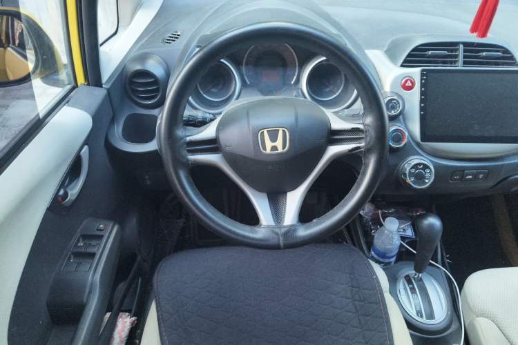 Used Honda Fit 2011 1.3L automatic comfort version

