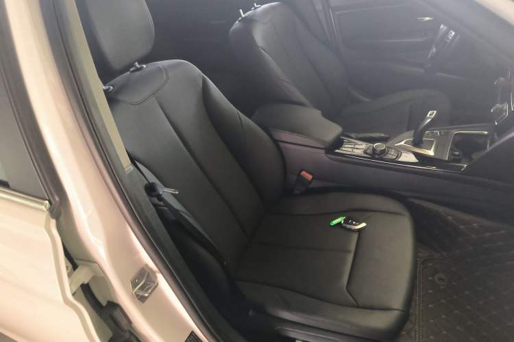 Used BMW 3 Series 2016 320Li Ambition Model
