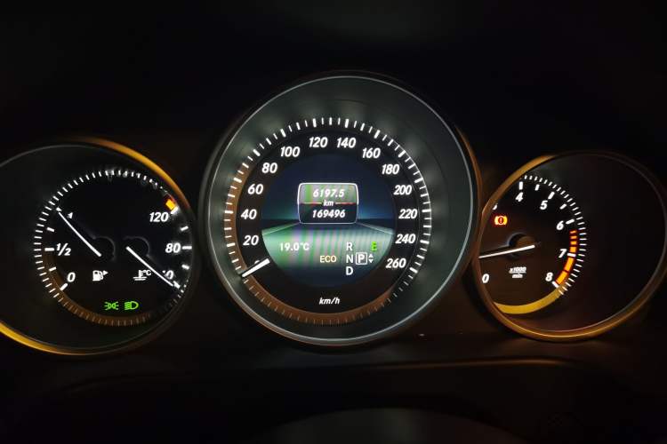 Used Mercedes-Benz E-Class 2015 Facelift E 200 L
