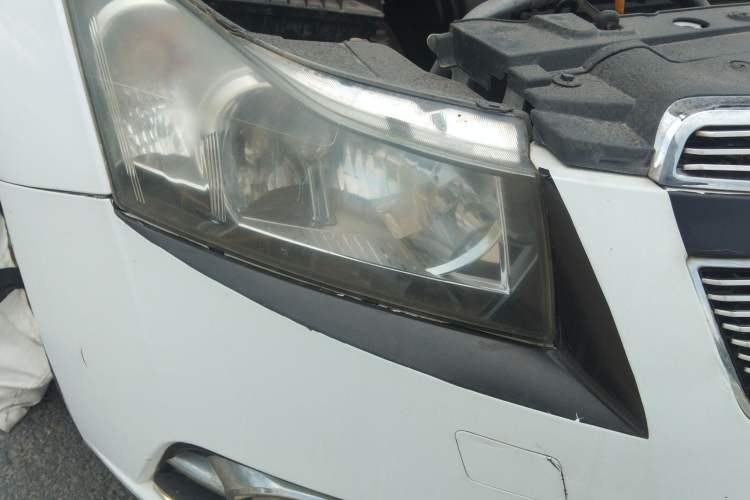 Used Chevrolet Cruze 2013 1.6L SE MT Right Front Headlight