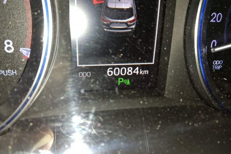 Used Toyota Highlander 2018 2.0T Four-Wheel Drive Prestige Version 7 Seats China V Emission Standard Odometer Close Up