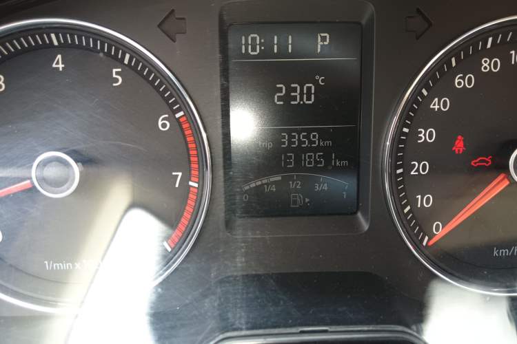 Used Volkswagen Lavida 2013 1.4TSI DSG Comfort Edition Odometer Close Up