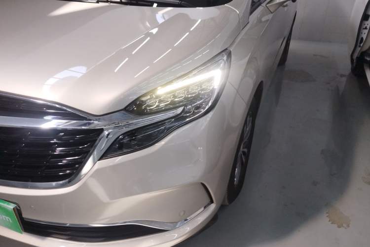 Used Buick GL8 2022 ES Landtrek 653T Luxury Edition