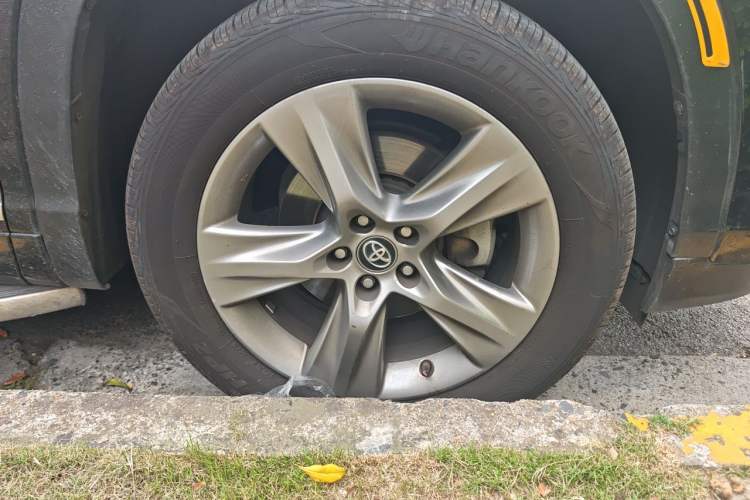 Used Toyota Highlander 2018 2.0T Four-Wheel Drive Prestige Version 7 Seats China VI Standard