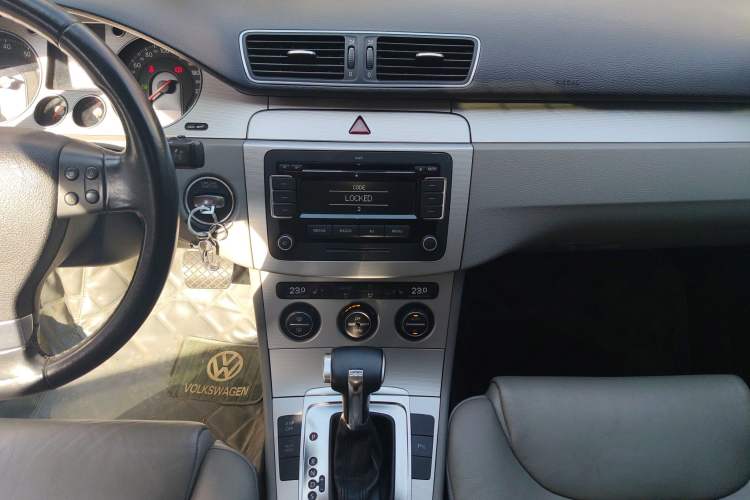 Used Volkswagen Magotan 2011 1.8TSI DSG Comfort Model Audio And AC Panel