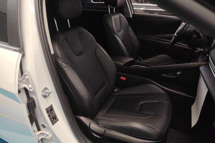 Used Hyundai Elantra 2022 1.5L CVT LUX Prestige Edition
