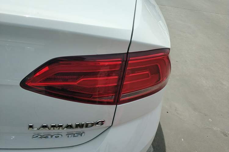 Used Volkswagen Lamando 2015 230TSI DSG Fashion Edition
