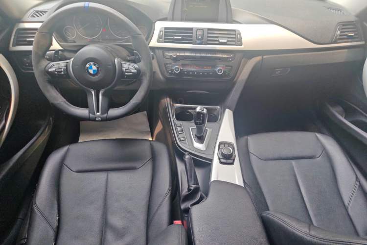 Used BMW 3 Series 2013 320Li Fashion Model Center Console