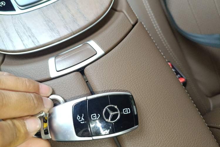 Used Mercedes-Benz E-Class 2023 Updated E 300 L Fashion Edition
