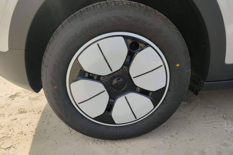 Used Geely Galaxy Geome 2026 Model 310km Youth Edition Right Rear Wheel Hub