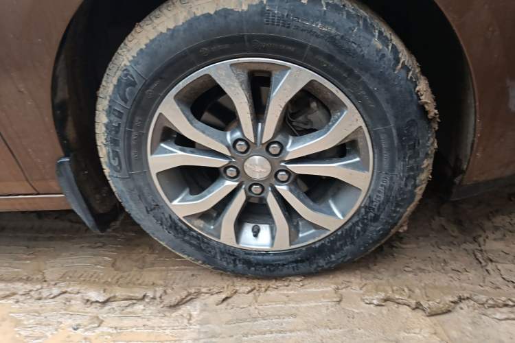 Used Chevrolet Cavalier 2016 1.5L Automatic Enjoyment Edition Right Front Wheel Hub