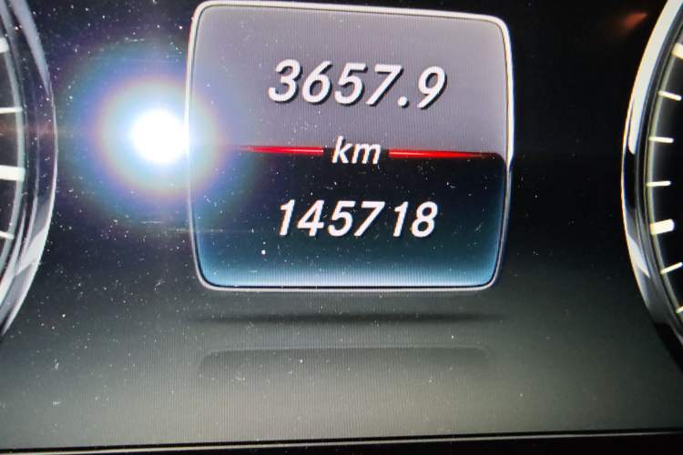 Used Mercedes-Benz S-Class 2017 S 320 L Business Model Odometer Close Up