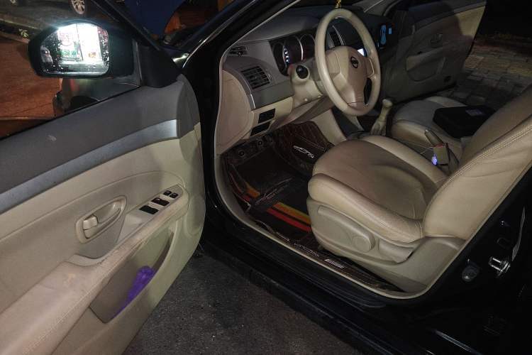 Used Nissan Sylphy 2012 Classic 1.6XE Manual Comfort Edition Driver Seat