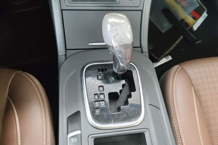 Used BYD S7 2017 2.0T Automatic Prestige Edition Gear Lever