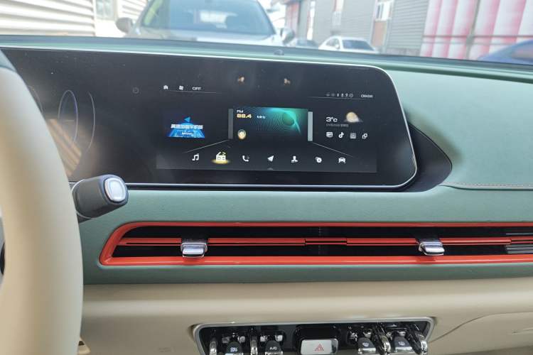 Used ORA Good Cat 2023 401 km Standard Range Prestige Version Lithium Iron Phosphate