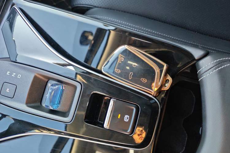 Used Dongfeng Aeolus Mage 2024 Honor Edition 1.5T Luxury Model
