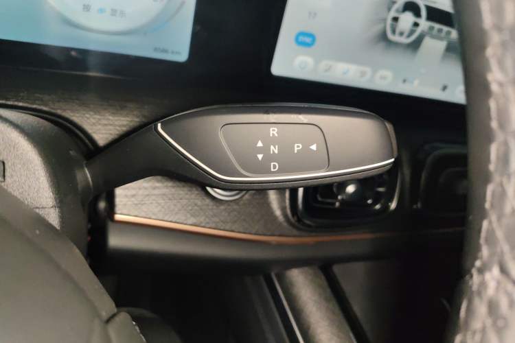 Used Chery Tiggo 9 2023 2.0T Dual-Clutch Two-Wheel Drive Luxury Edition 5 Seats Gear Lever