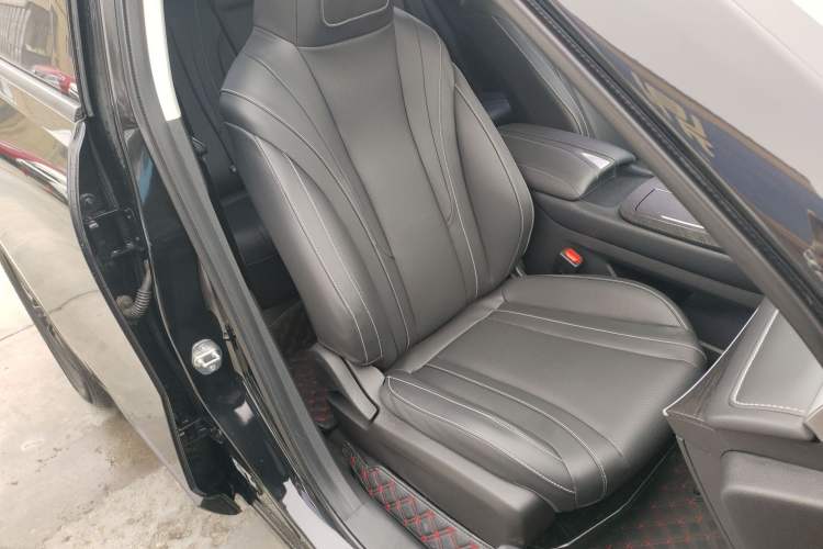 Used Venucia V 2022 260T Black Horse Edition · Idol Right Front Seat