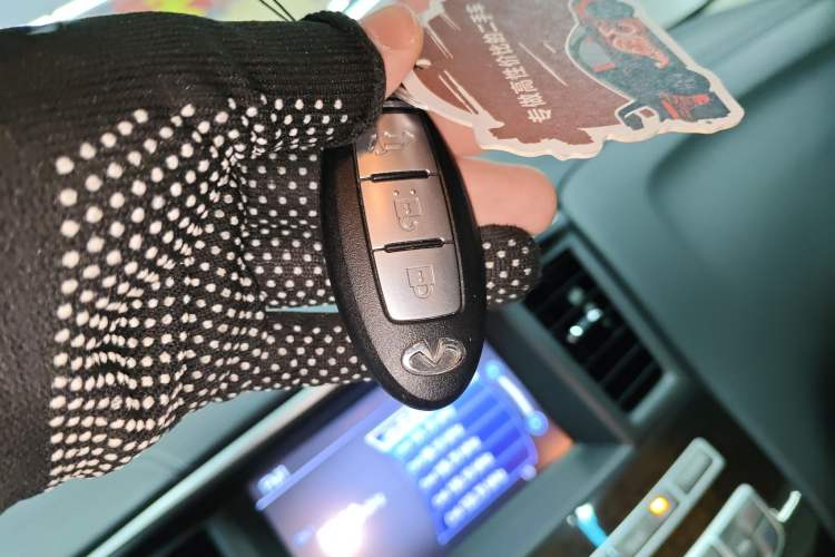 Used Infiniti QX60 2016 2.5 S/C Hybrid Two-Wheel-Drive Excellence Edition China V Standard