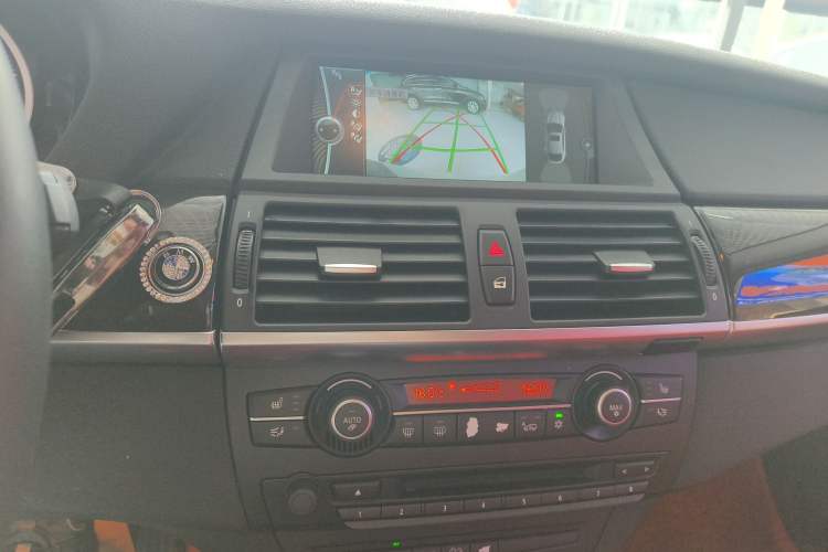 Used BMW X6 2014 xDrive35i Sport model Audio And AC Panel