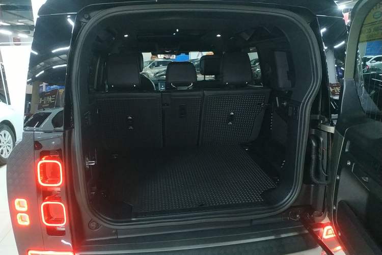 Used Land Rover Defender 2023 Facelift 110 3.0T P400 X-DYNAMIC HSE
