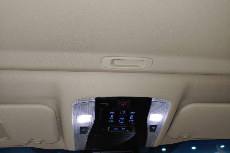 Used Toyota Alphard 2021 Dual-Engine 2.5L Luxury Edition
