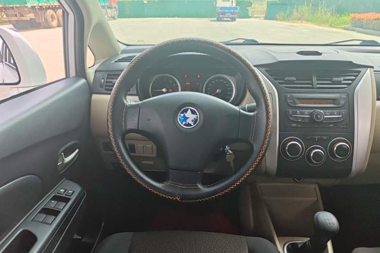 Used Venucia R50 2013 1.6L Manual Fashion Edition Steering Wheel