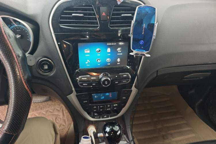 Used GAC Trumpchi GS5 Super 2016 1.8T Automatic All-Wheel-Drive Anniversary Edition Audio And AC Panel