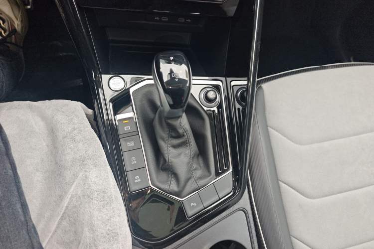 Used Volkswagen Tayron X 2024 330TSI Two-Wheel-Drive Prestige High-Energy Edition Gear Lever