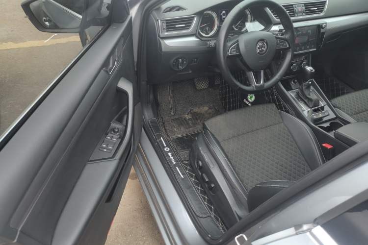 Used Skoda Superb 2018 TSI330 DSG Comfort Edition China V Standard Driver Seat