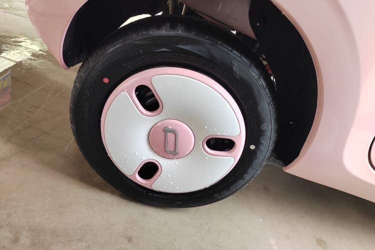 Used Bestune Pony 2026 Model 222km Cute Horse Right Rear Wheel Hub