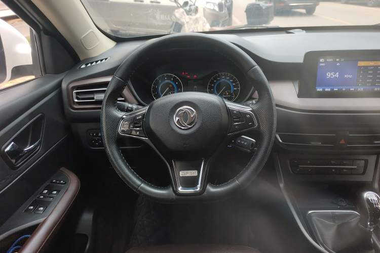 Used Dongfeng Fengon S560 2022 1.5T Manual Urban Model
