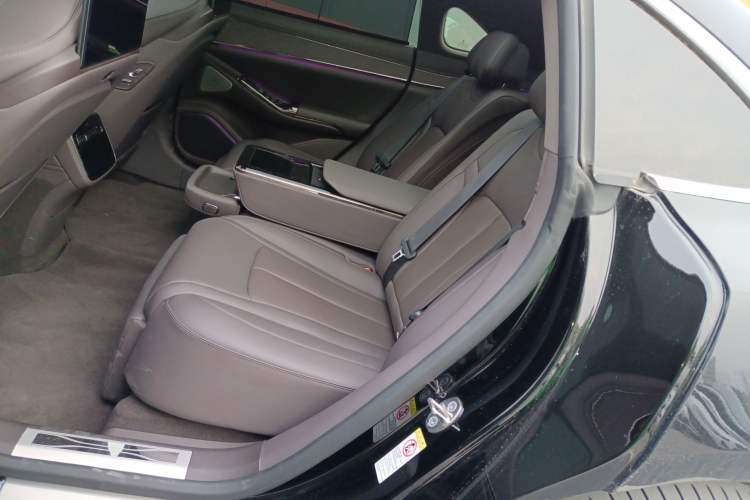 Used Denza Z9 2024 1100 km All-Wheel-Drive Ultra Version